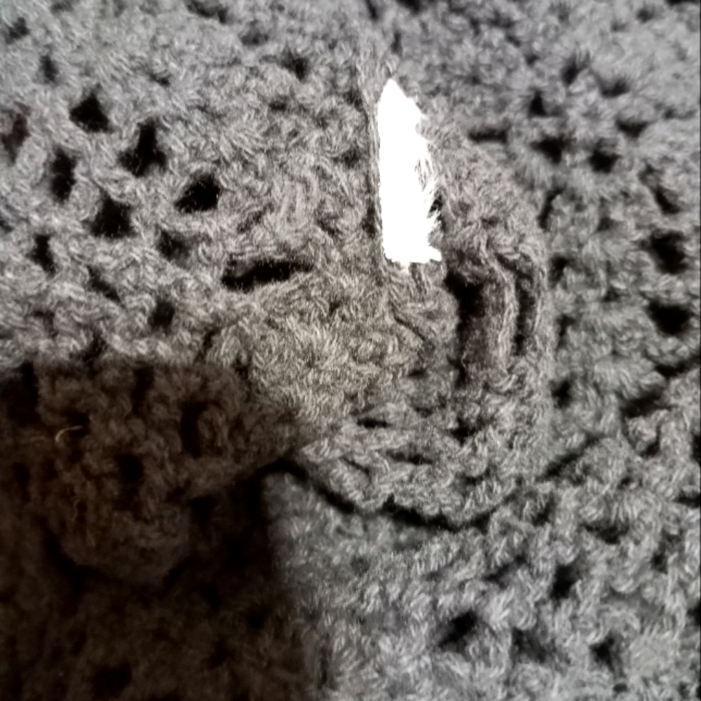 Forever 21 cropped crochet tank.  EUC.  Size small. - Picture 5 of 6